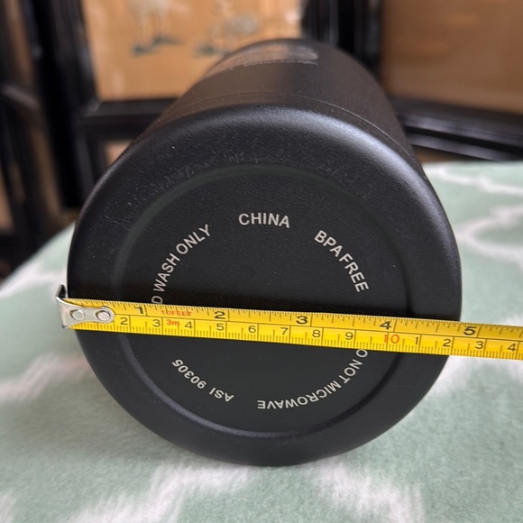 60 oz stainless insulated Water Bottle - Picture 8 of 8